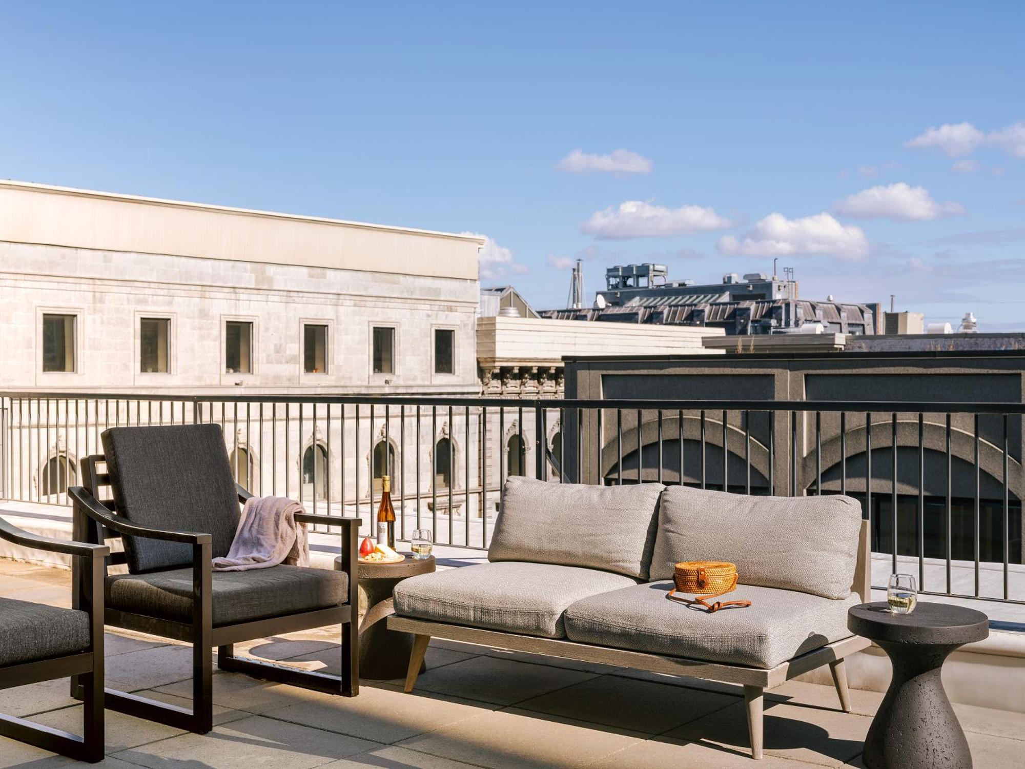 Sonder Penny Lane Aparthotel Montreal Bagian luar foto